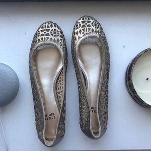 [NEVER WORN] Stuart Weitzman - gold flats - 7.5